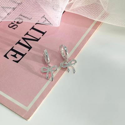 Sweet and Glossy Bow Ear Buttons for Women Ins Style Fashionable and Versatile New Earrings