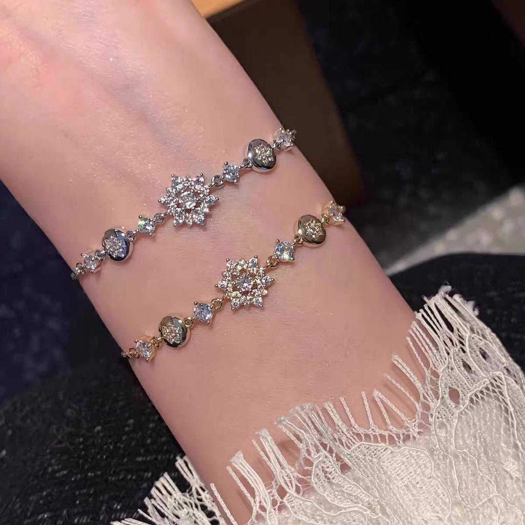 Cool Pull Temperament Winter Snowflake Exquisite Light Luxury Niche Design Zircon High-End Jewelry Adjustment Fashion Bracelet