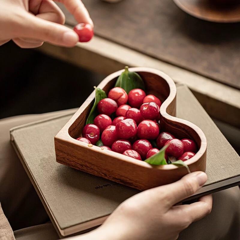 OLOEY Heart-Shaped Serving Dish