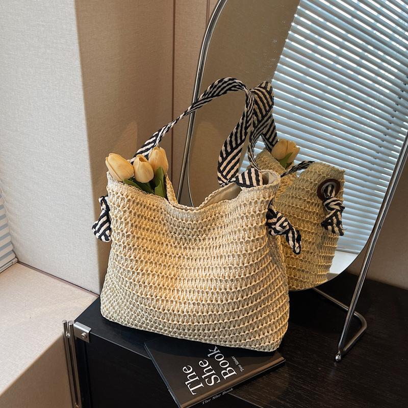 2025 New Women's Shoulder Bag Wide Shoulder Strap Woven Straw Bag Fashionable Hollow Open Beach Bag Shoulder Bag