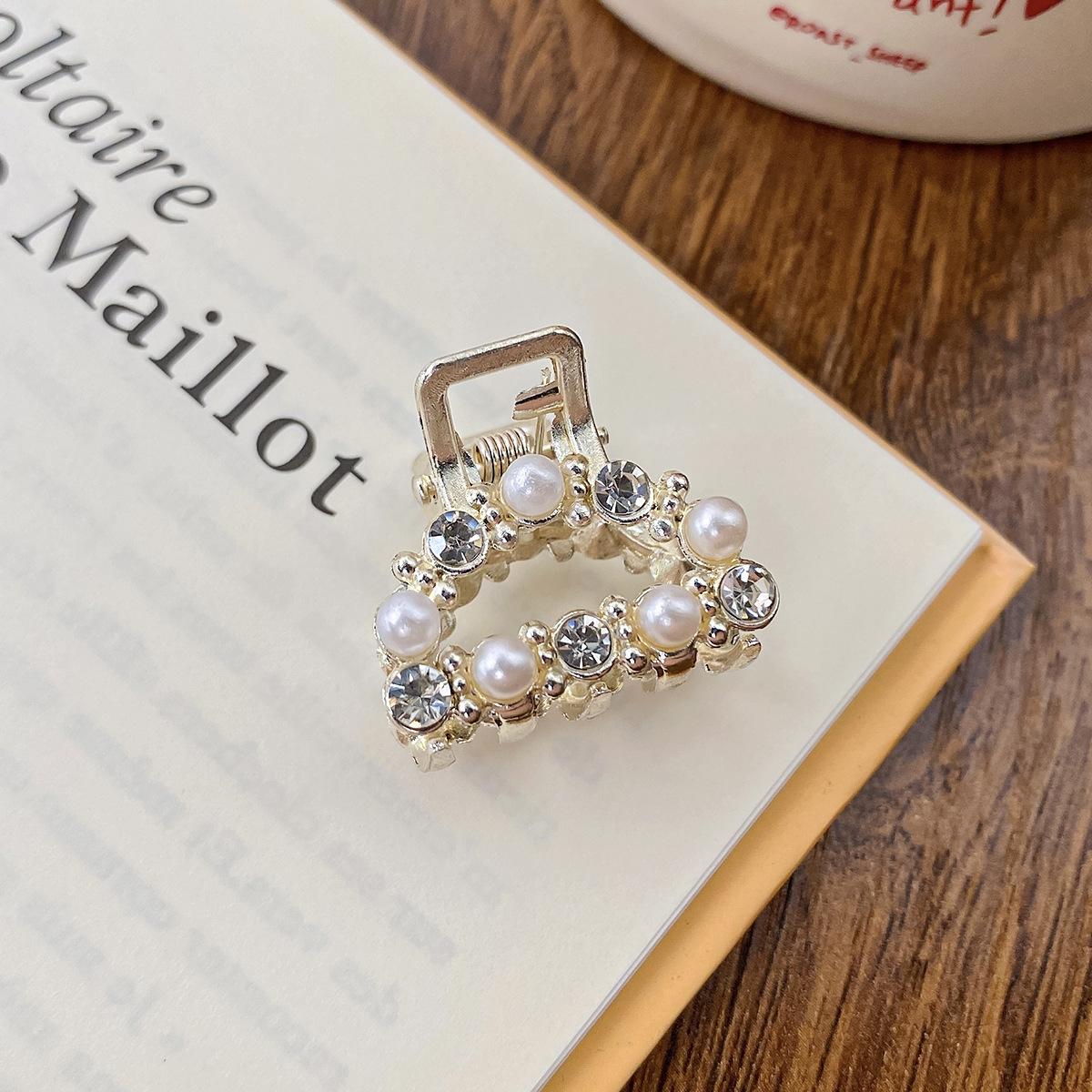 

Мини-жемчужные женские когти для волос из сплава, маленькие коготки для волос для девочек, милые шпильки для волос с жемчугом, модные матовые повязки на голову, аксессуары для волос 2.6cm