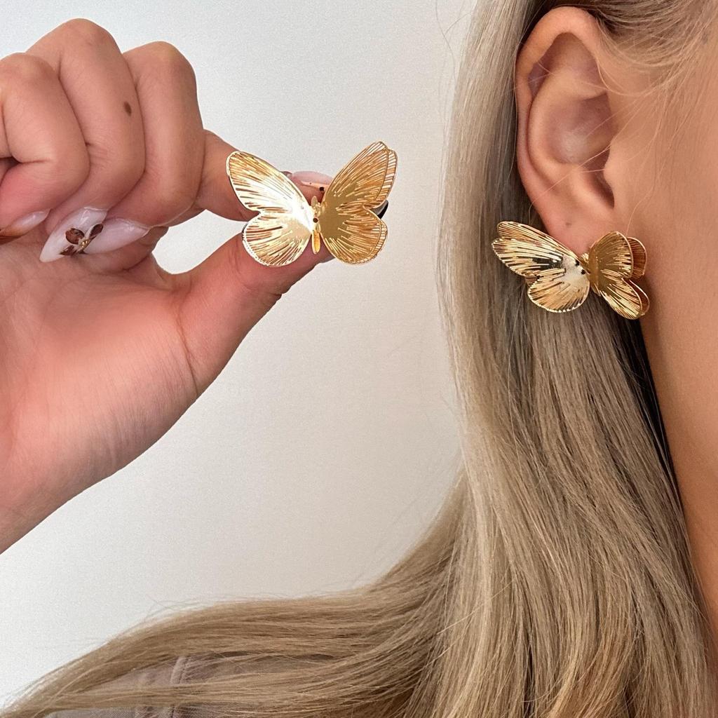 Exquisite Butterfly Hollow Stud Earrings: European & American High-End Fashion