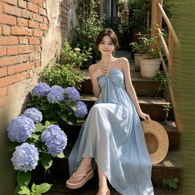 Seaside vacation atmosphere backless photo skirt French neck sling dress summer