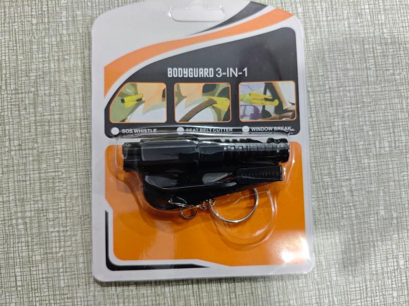 3-in-1 Safety Keychain: Window Breaker, Emergency Hammer, Whistle & Cutter