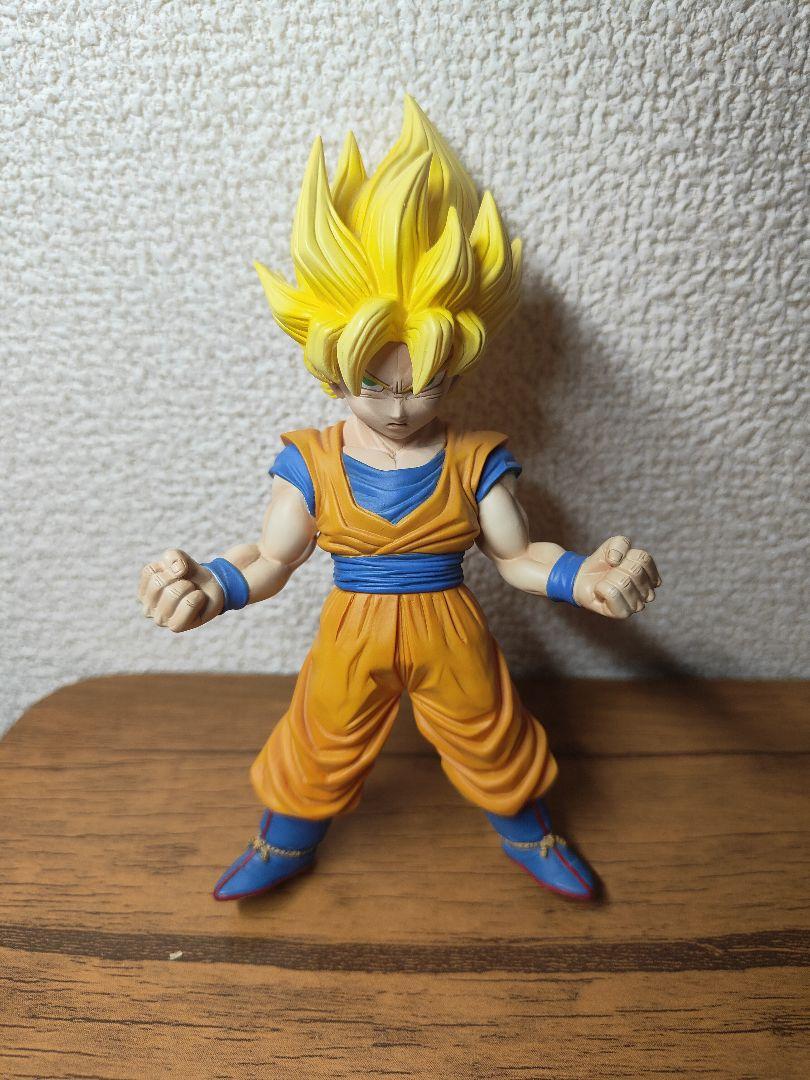 

[USED] Dragon Ball Z Super Saiyan Son Goku PLEX Exclusive Deforeal
