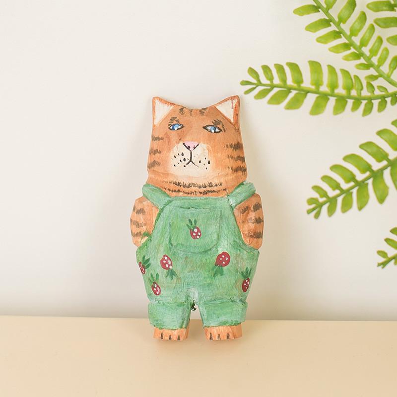 

Handcrafted Wooden Cat Sculpture Animal Figurine For Modern Desk Decor зелений