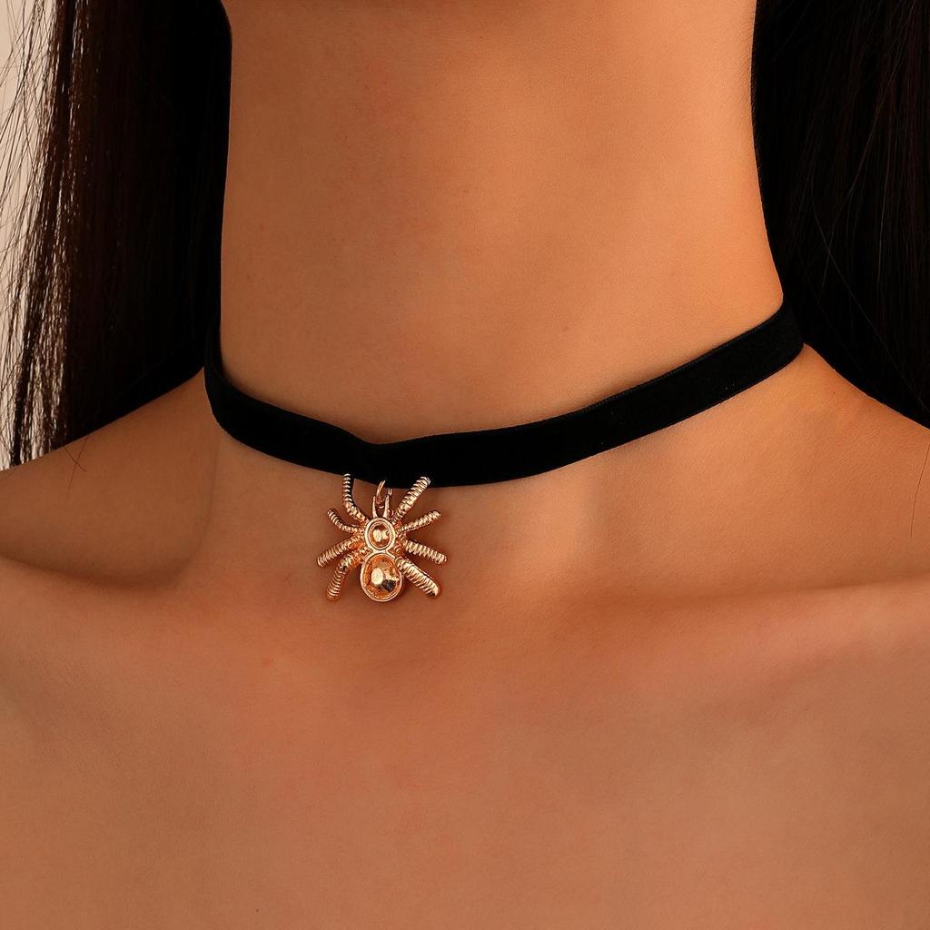 Halloween Spinnenstecker: Dunkler, dreidimensionaler Punk-Stil für einen coolen, ausgefallenen Look - Perfekt für europäische und amerikanische Fashionistas.