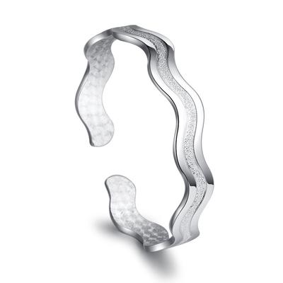 Modisches versilbertes Armband, geschliffenes Damenarmband, Doppellinienring, Liebe, verwobene Wasserkräuselung, Handarbeit für Frauen