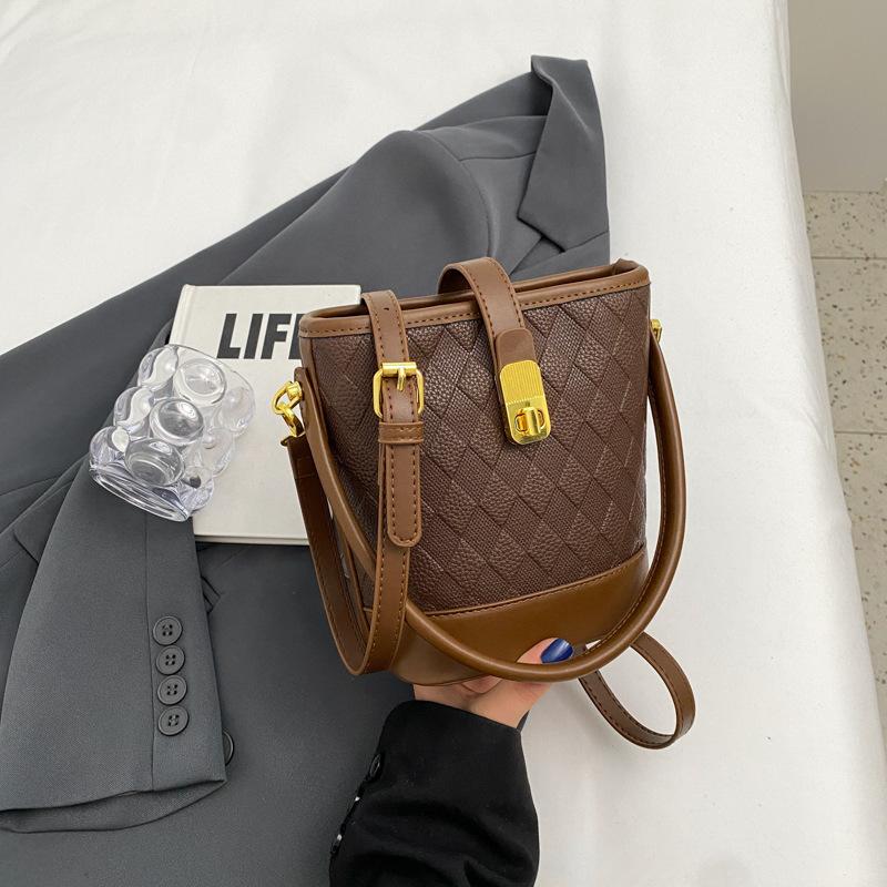 Advanced Sense of Foreign Style Small Bag 2025 New Women's Bag Popular Popular Versatile Messenger Bag Single Shoulder Underarm Bucket Bag