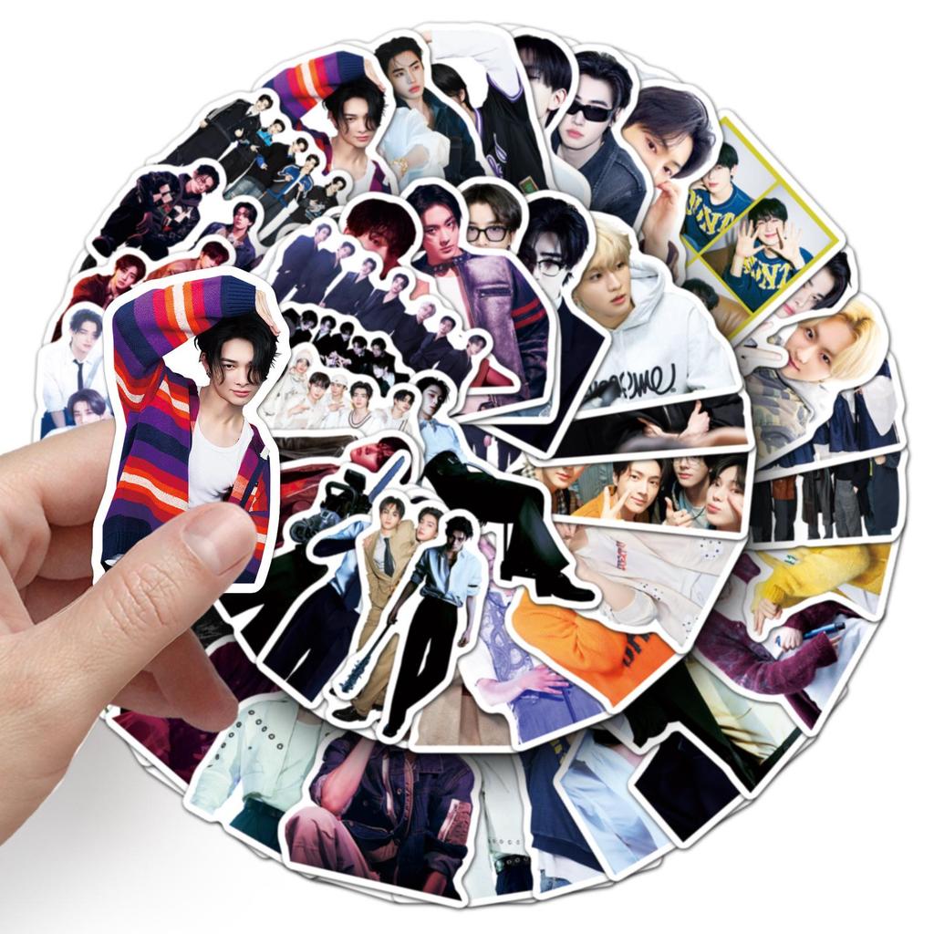 50 Autocolante Enhypen: Designuri Handsome, Trendy Boy Group pentru Decorațiune, Cutii de Depozitare, Huse de Telefon și Desktopuri.