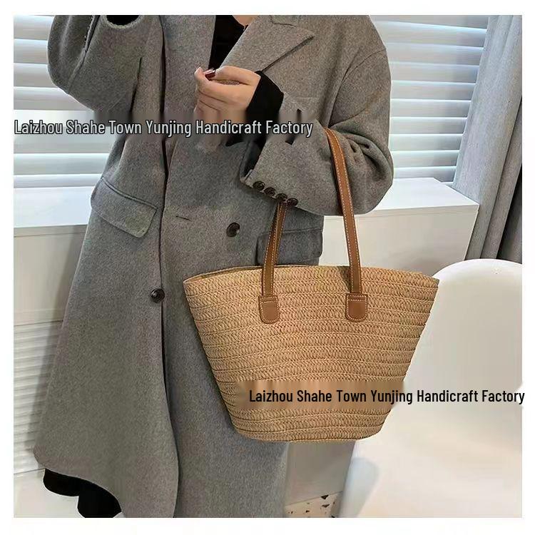 Versatile Large-Capacity Woven Straw Tote for Beach or Commute