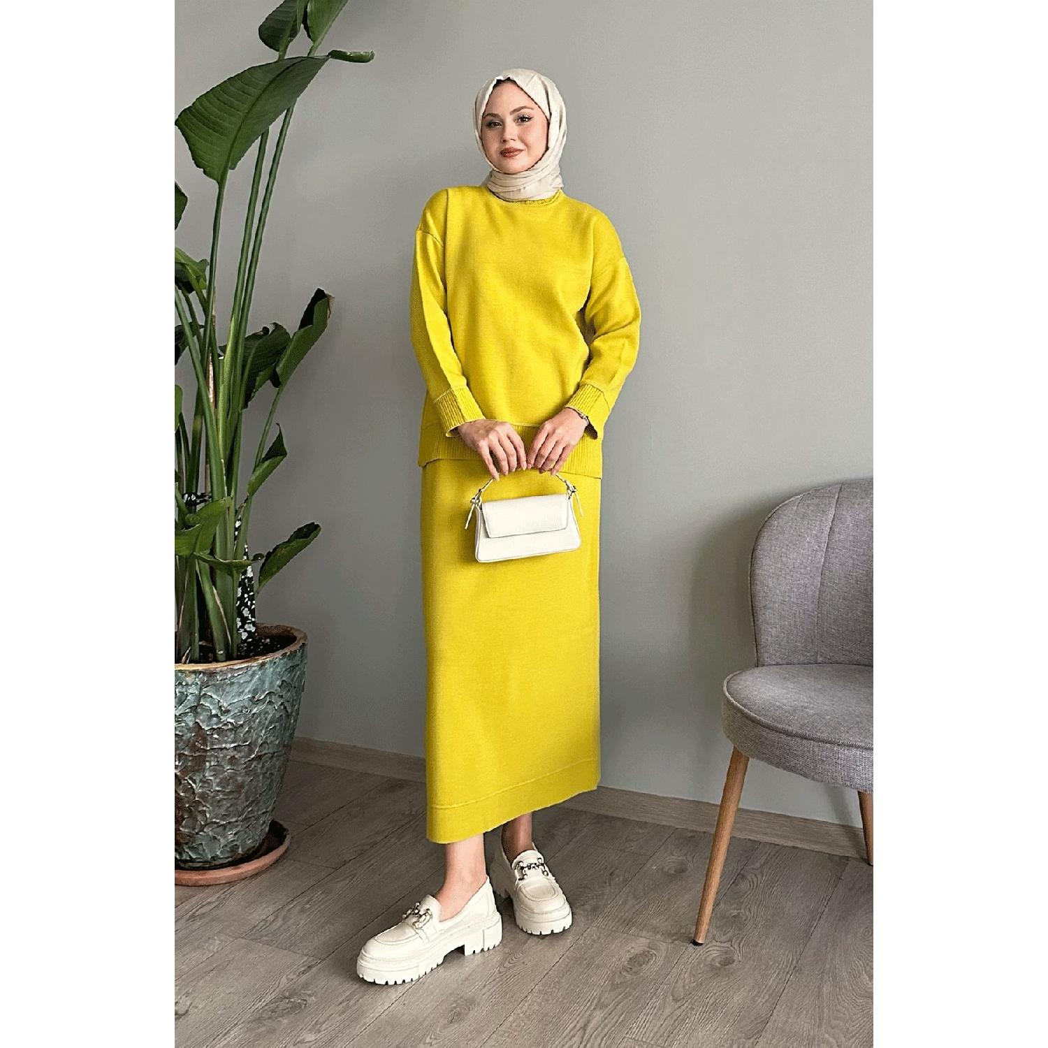 

Зеленый трикотажный костюм с окантовкой Basic Oil зелёный