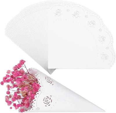 50 pezzi Coni di coriandoli per matrimonio Coni di carta bianca Coni di stampa cava per festa Petalo Piccolo bouquet Coni di carta bianca per buffet di caramelle