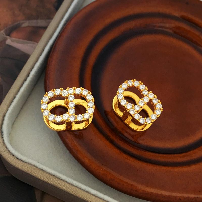 

Премиальные серьги и ожерелье в стиле легкой роскоши с чувством вкуса, весна-лето, темпераментные ретро-серьги, модные нишевые украшения