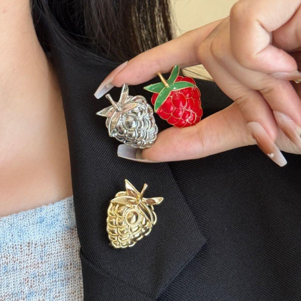 Jewelry Accessories Strawberry Enamel Brooches Minority Design Vintage Collar Pin  Gift