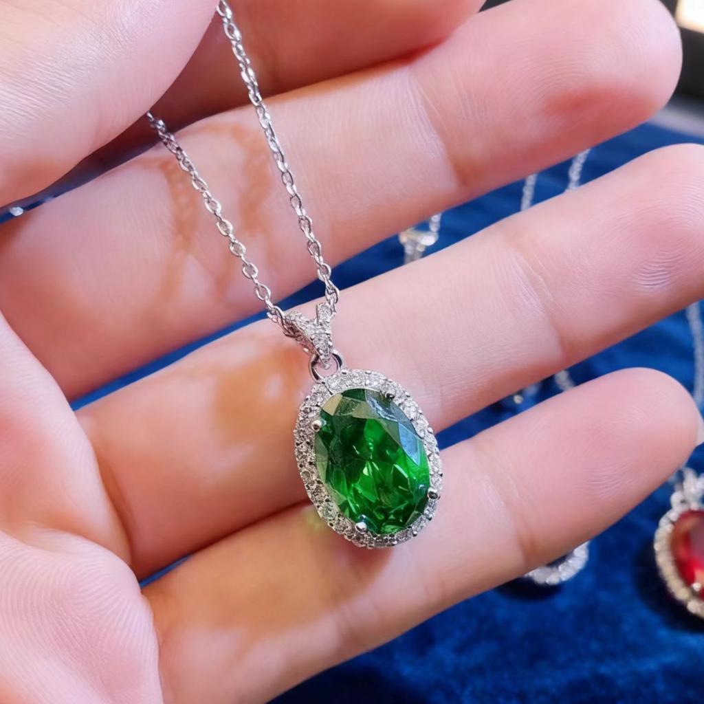 Premium Imitation Pigeon Egg Sapphire Full Diamond Necklace Jewelry Fashion 10 * 14 Oval Emerald Pendant