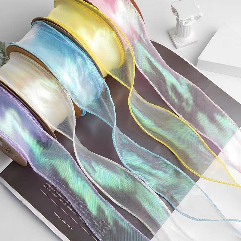 Barevná organzová stuha rybí kost pro dortové a květinové umění s overlockovou krajkou a vlnkovaným designem