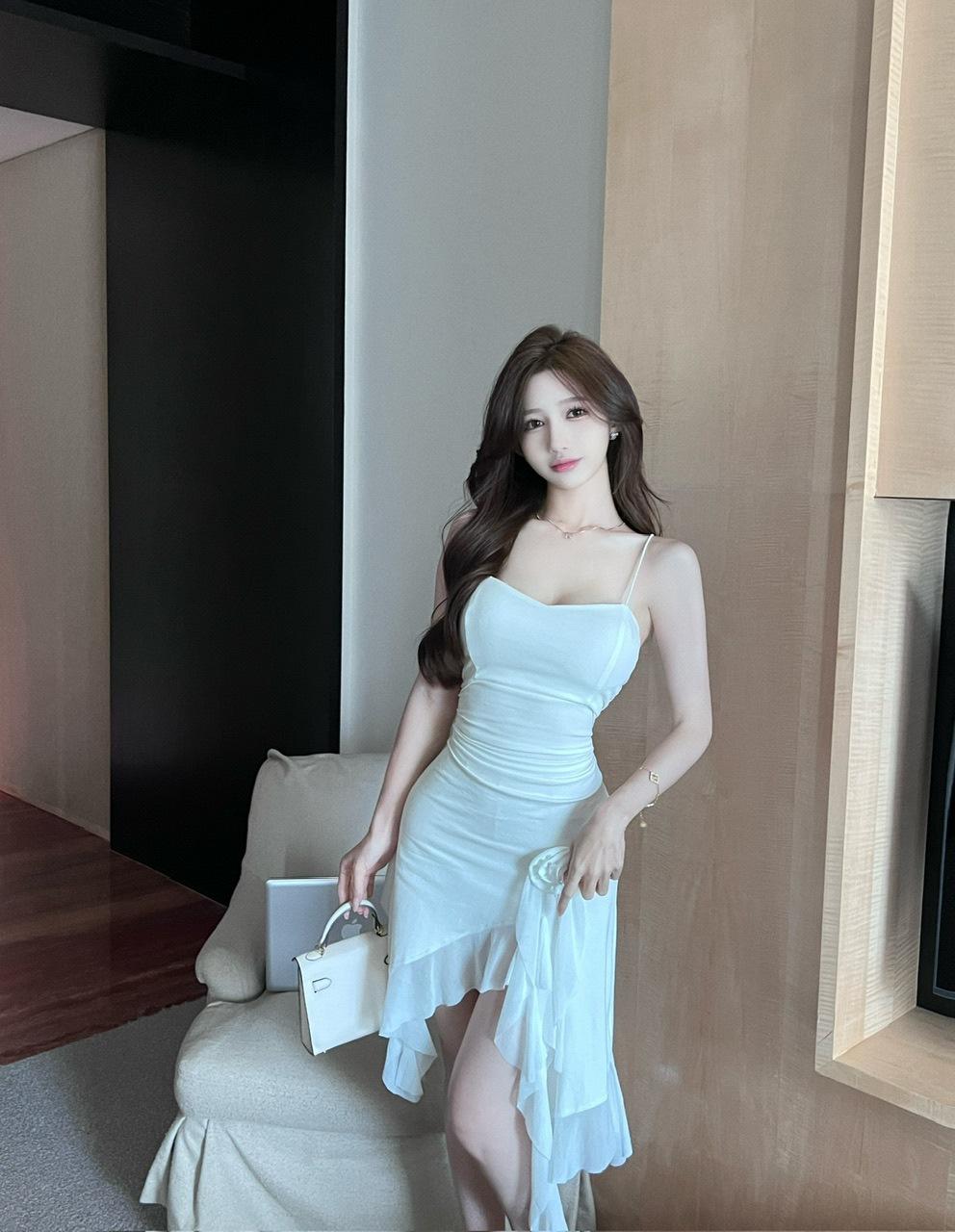 

Sexy mesh flower splicing irregular design sense small chic niche bottoming hip-wrapped suspender dress S белый