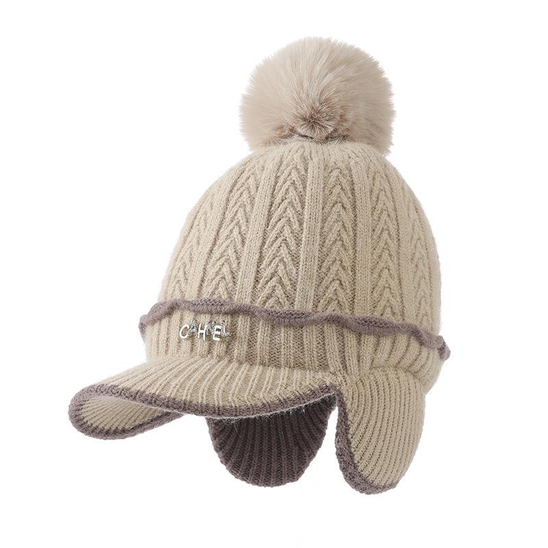 Two color Lace Plus Eeled Baseball Cap Sweet and Cute Fur Ball Cap Autumn and Winter Casual Cold Warm Hat