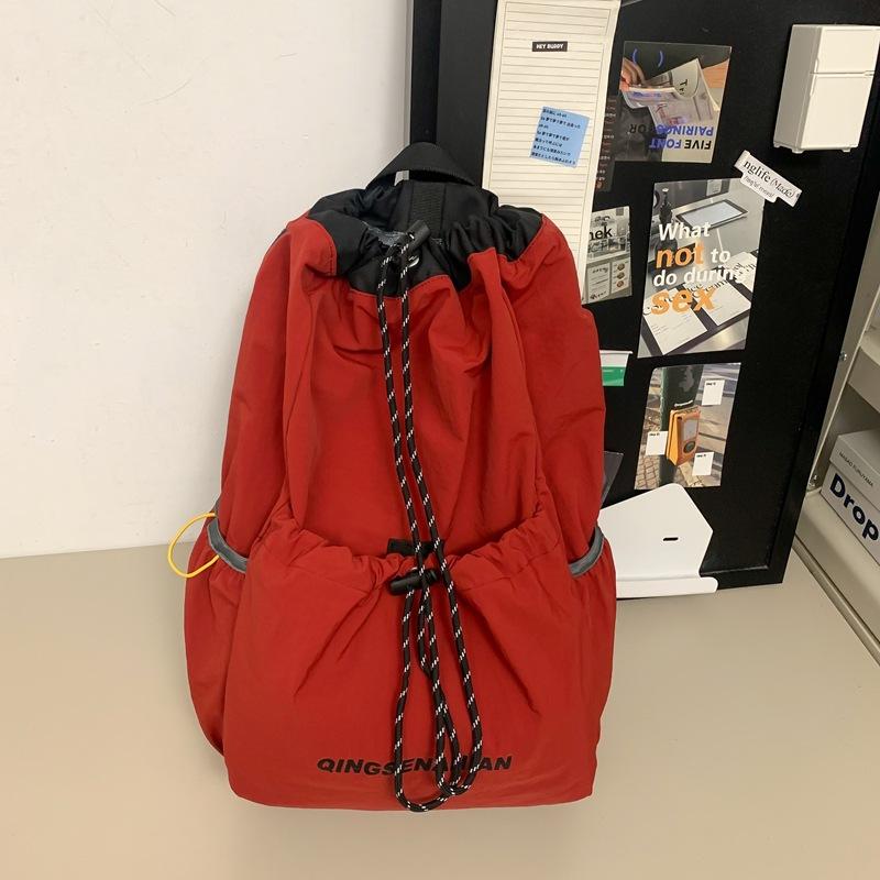 Solid color simple backpack, new drawstring outdoor, light sports and capacity, travel anti-splashing water-resistant wear-resistant and versatile