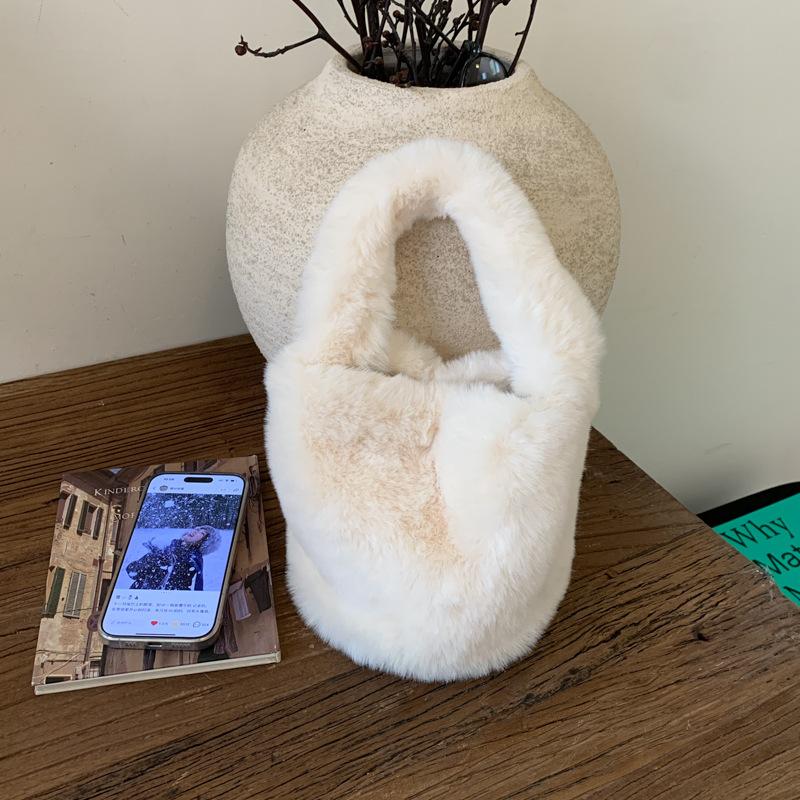 Plush bag women's autumn and winter 2025 new casual niche design plush handbag popular bucket bag