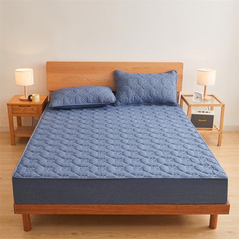 Class A Quilted Waterproof Cotton Mattress Protector - Breathable, Skin-friendly, Non-slip, Anti-stain, Urine-proof, Machine Washable.