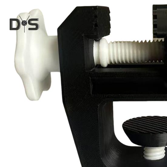 3D-gedruckter Mini-Schraubstock, um 360 Grad drehbare Werkbankklemme für Modellbau-Hobbyisten, Installation ohne Bohren, Kabel-Organizer zur Kantenmontage