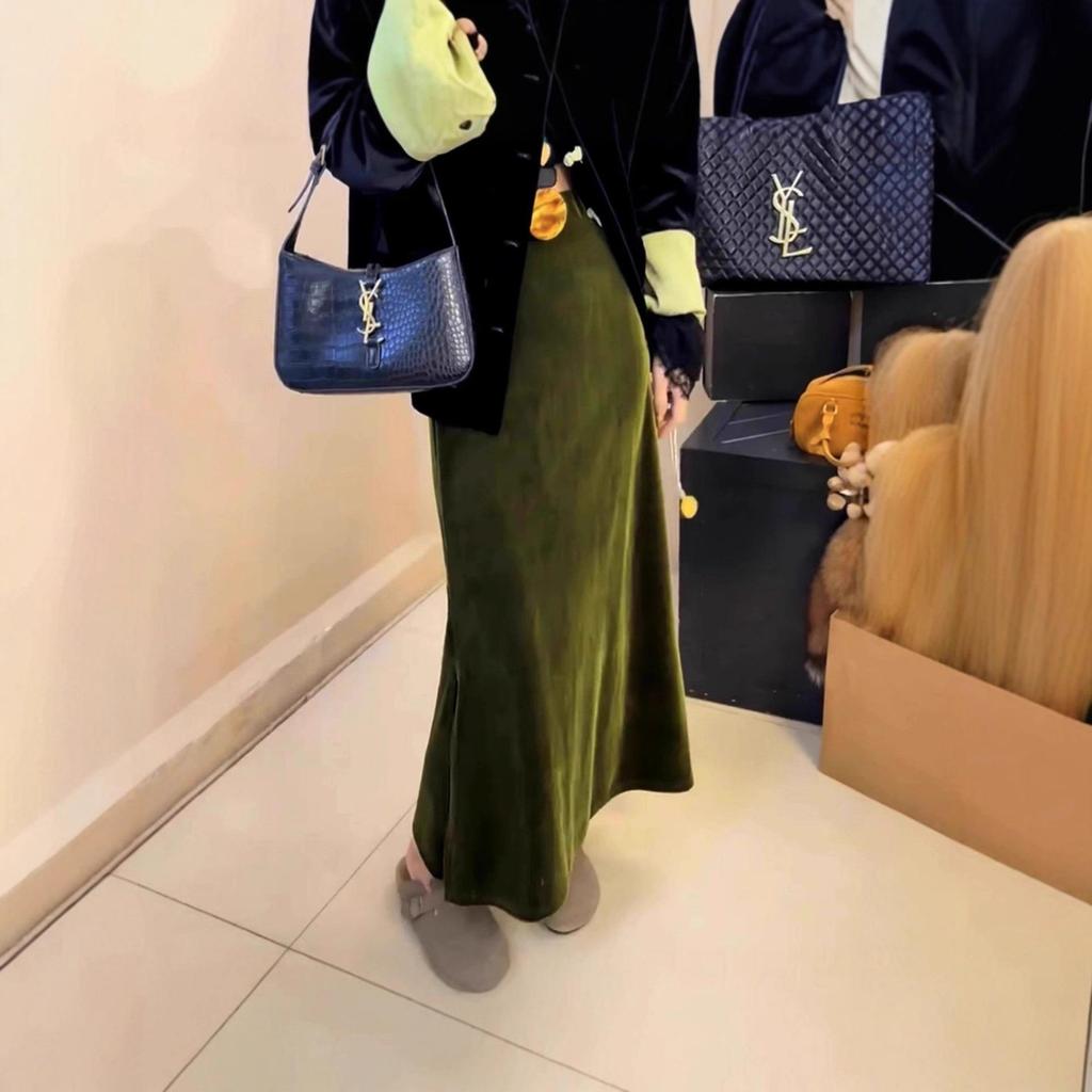 Elegant Fishtail Skirt: Velvet, Warm, Age-Reducing, Versatile