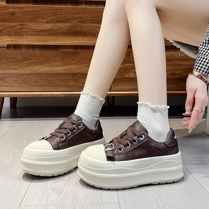 

Женские кожаные кроссовки на платформе 7 см, новинка осени и зимы 2025 года, бархатные, для маленького роста, повседневные туфли на подошве-маффине 40