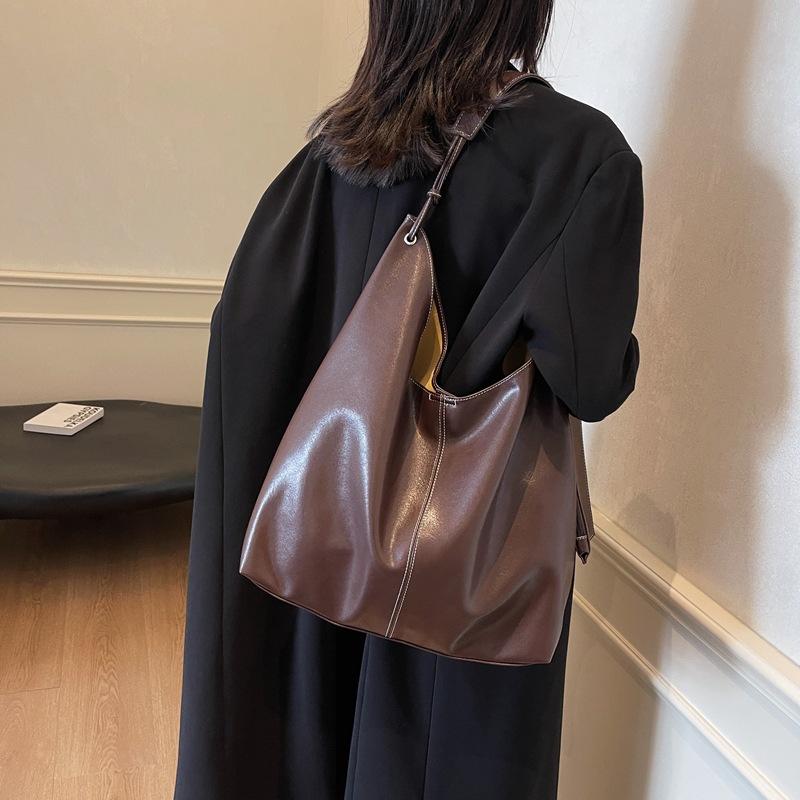 2025 new high-end soft leather shoulder tote bag large-capacity casual bucket lazy crossbody commuter armpit