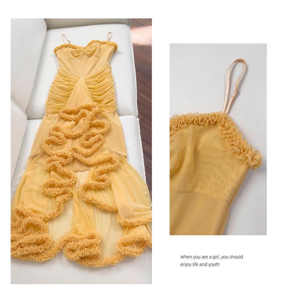Elegantes Fischgräten-Netzkleid im französischen Stil: Eng anliegendes Abendkleid mit Trägern