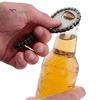 Festa creativa con apribottiglie per birra e catena per bicicletta