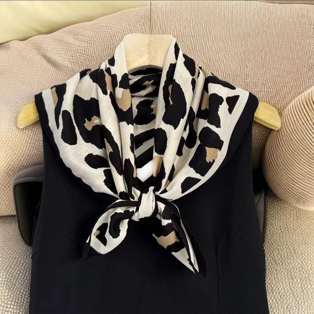 1pc Vintage Leopard Print Satin Square Scarf, Women Imitation Silk Multi-use Bandana, Daily Commute Travel Headband & Bag Decor Shawl