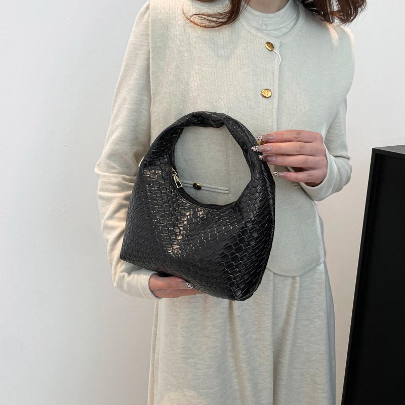 Fashi Pu Weave Bag Red Purse Underarm Bag Fashiable Crescent Mobile Phe Purse and Handbags For Women