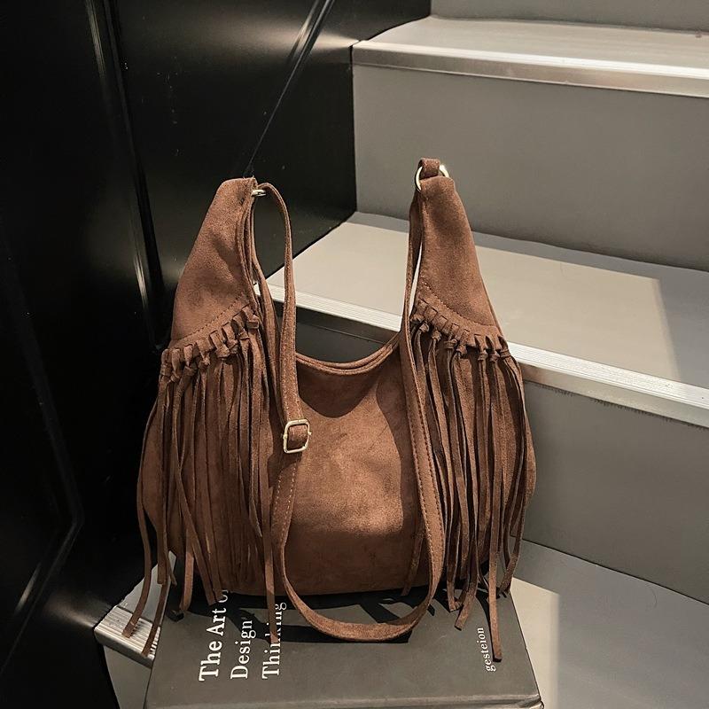 Retro matte fringed underarm bag women's early autumn large-capacity versatile wasteland wind casual shoulder messenger bag