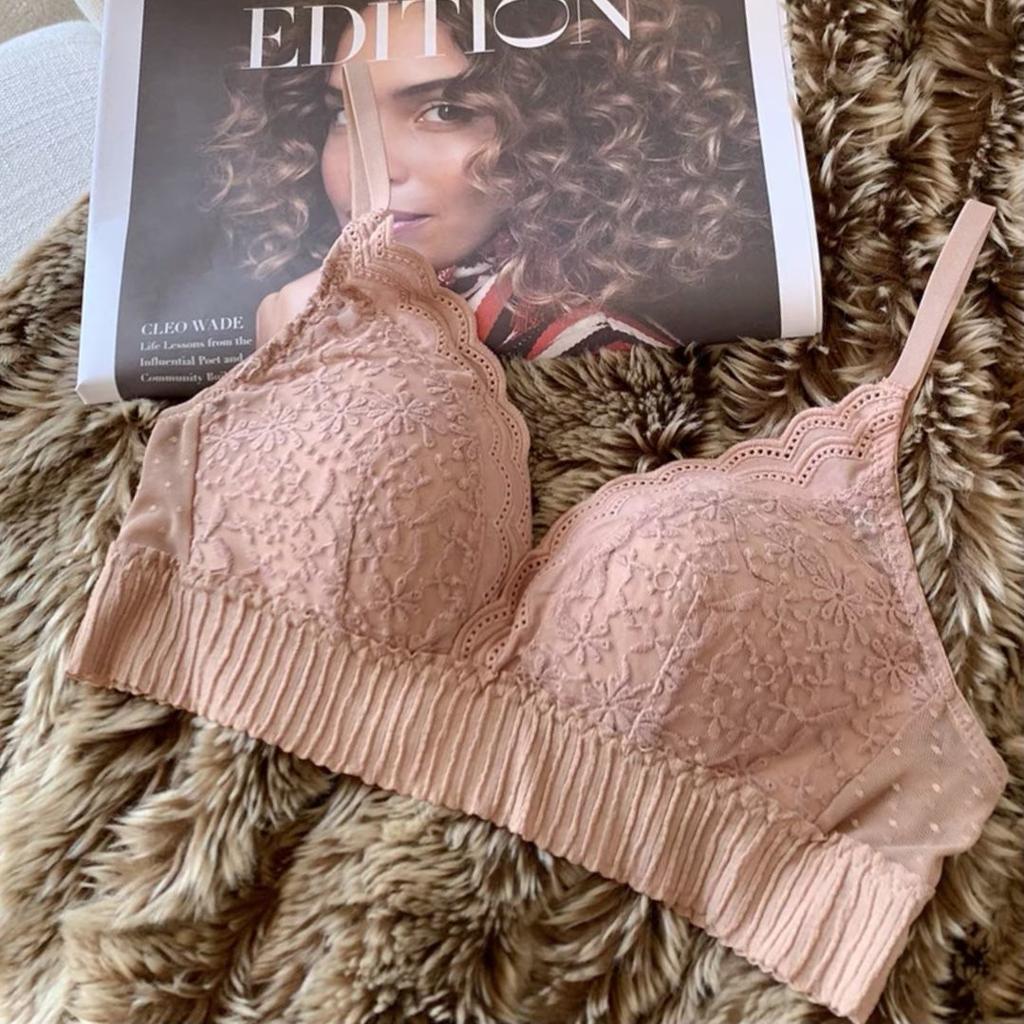 French Wire-free Women's Thin Triangle Cup Bra Large Chest Minimizing Lace Side Breast Gathering Back Beauty Underwear