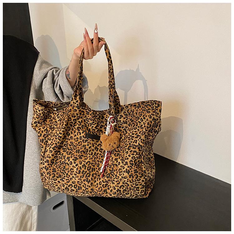 2024 Autumn/Winter Korean Retro Leopard Print Canvas Shoulder Bag - Large Capacity, Commuting Style for Women