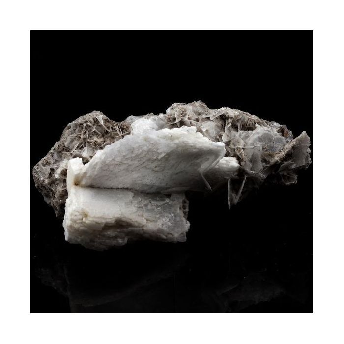 Pierres et Minéraux. Baryte. 1373.0 ct. La Mure, Isère, France..