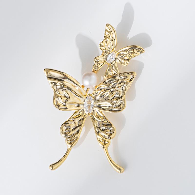 Copper-Plated Gold Zirconia Double Butterfly Brooch with Freshwater Pearl Corsage