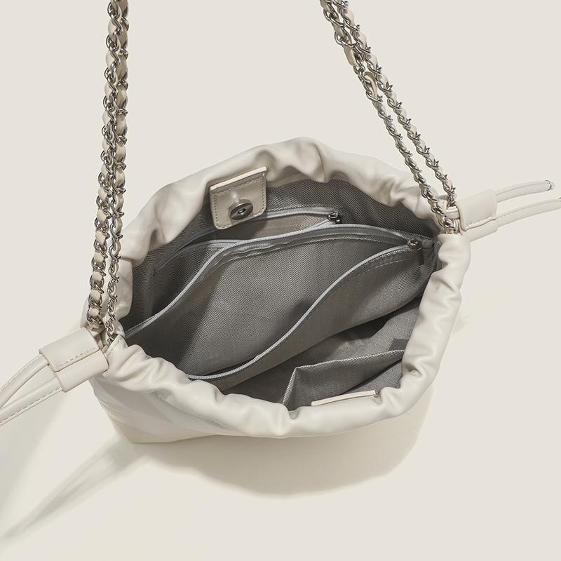 High End Light Luxury Diamond Chain Tote Bucket Bag for Women's Soft Leather New Large Capacity Shoulder Bag Fashionable Wandering Bag