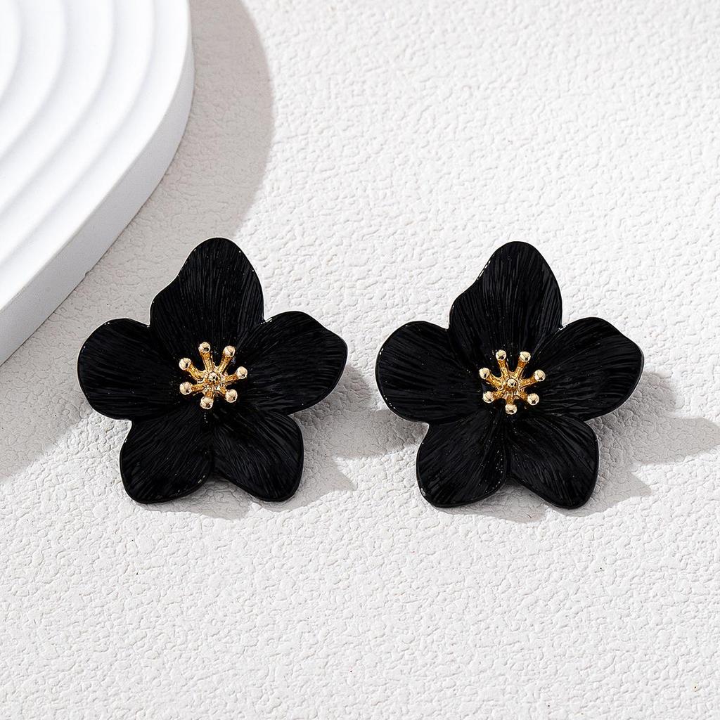 Exquisite European & American Style Flower Stud Earrings: Elegant and Simple Design for Women