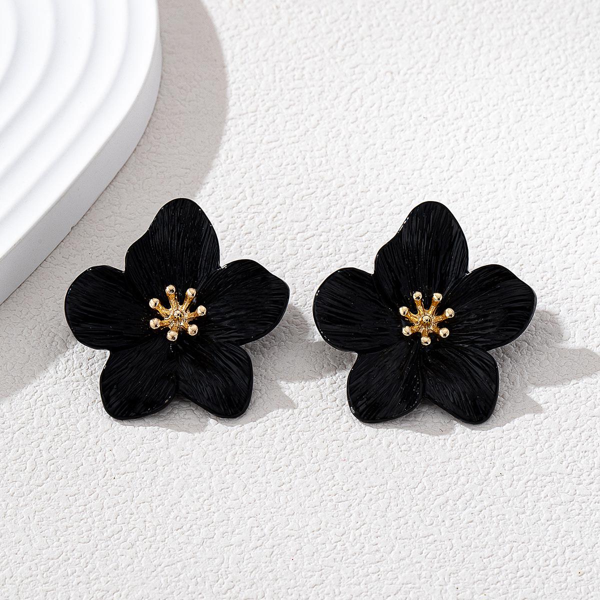 

Exquisite European & American Style Flower Stud Earrings: Elegant and Simple Design for Women чёрный