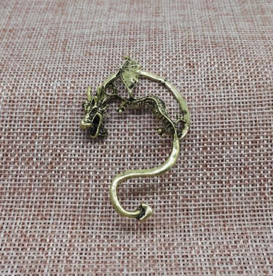 

Серьги в стиле ретро-готики-панка с драконом в смелом стиле золотой