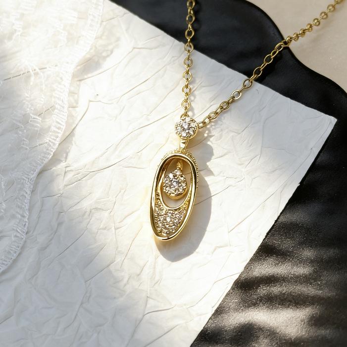 Elegant Butterfly Ginkgo Leaf Clover Diamond Necklace for Women - Luxurious Versatile Sweater Chain