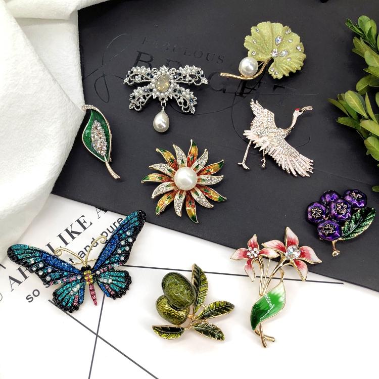 

Creative Retro Animal Plant Crystal Brooch Pin For Women Lady Crystal Elegant Casual Corsage Exquisite Wedding Party Brooches