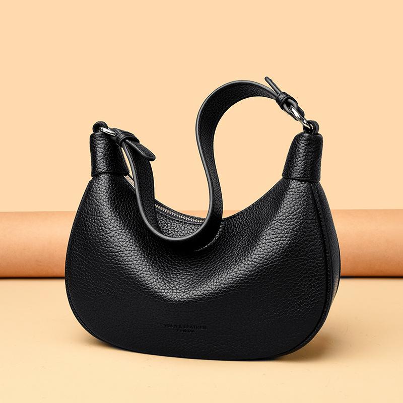 A Stylish Handbag with A Trendy Korean Style and A Simple Crossbody Crescent-shaped Bag