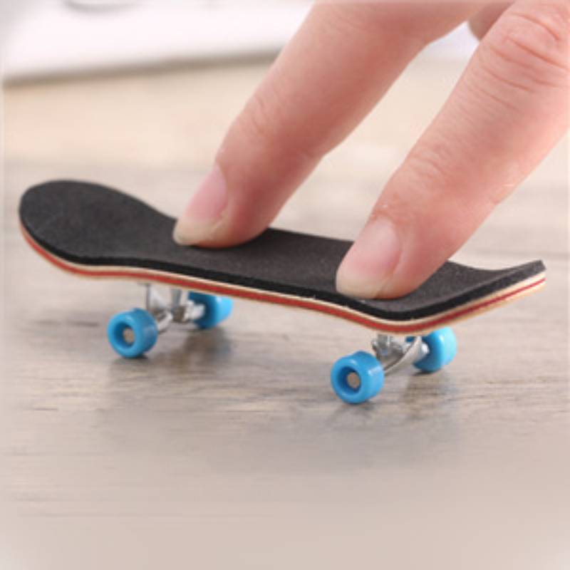 Finger Skateboard Stress Relief Toy With Wooden Deck For Hand Eye Coordination And Brain Development