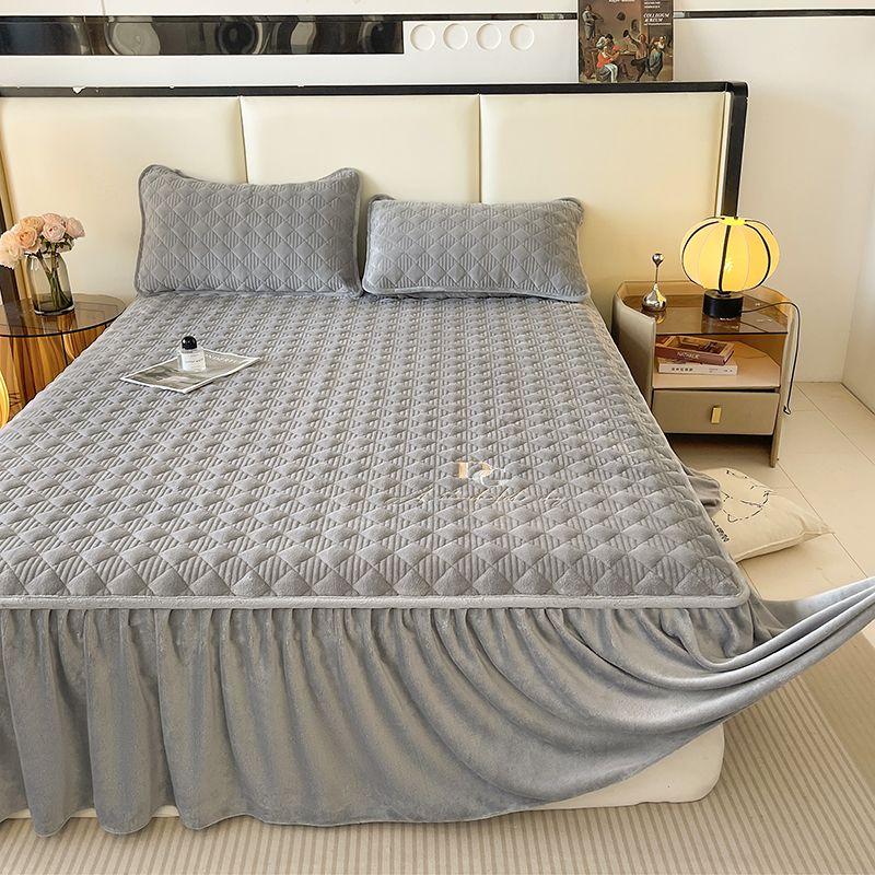 3pcs Luxurious Red Crystal Velvet Bed Skirt Set with Lace Accents, Contemporary Style, Quilted Polyester Cover, Durable & Wrinkle-Resistant