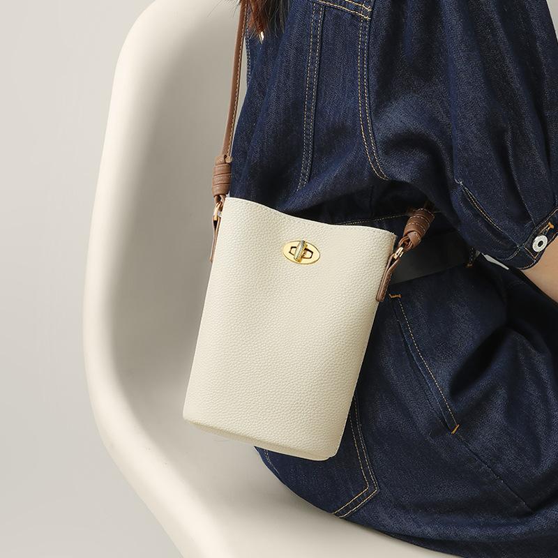 

Leather mobile phone small satchel bag 2025 new large-capacity messenger bag women s premium sense cowhide bucket bag mini bag слоновая кость