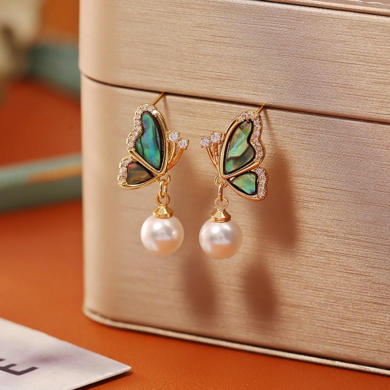 Elegant Butterfly Pearl Stud Earrings Women Gold Plated Post Fashion Accessory With Vintage Charm